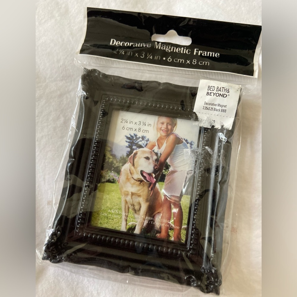 New small decorative magnetic black ornate frame 2 1/4 x 3 1/4 in - Picture 12 of 14